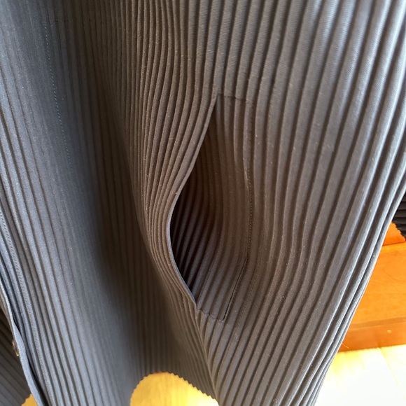 me ISSEY MIYAKE Fine Knit Pleats Cardigan (NWT) - Picture 3 of 7